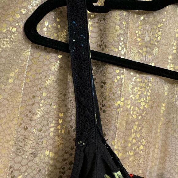 Torrid Black Red Blue Purple Floral Crochet Strap Peplum Challis Tank Top 1X - Picture 5 of 10